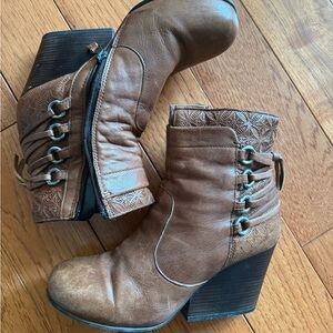 Gorgeous Miz Mooz genuine leather ankle booties!